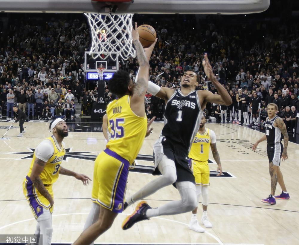 队在逆境中 队在逆境中